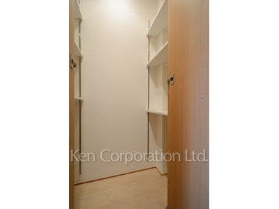 Closet ※Photo of the same layout on 16 floor. Decoration and fixture may differ.