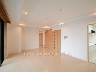 Living-Dining ※Photo of the same layout on 16 floor. Decoration and fixture may differ.