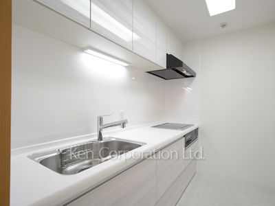 Kitchen ※Photo of the same layout on 16 floor. Decoration and fixture may differ.