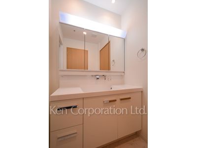 Powder Room ※Photo of the same layout on 16 floor. Decoration and fixture may differ.
