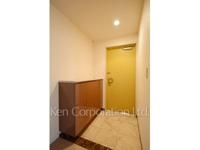 Entrance ※Photo of the same layout on 17 floor. Decoration and fixture may differ.