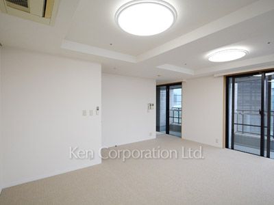 Living-Dining ※Photo of the same layout on 17 floor. Decoration and fixture may differ.