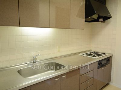 Kitchen ※Photo of the same layout on 17 floor. Decoration and fixture may differ.