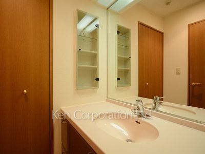 Powder Room ※Photo of the same layout on 17 floor. Decoration and fixture may differ.