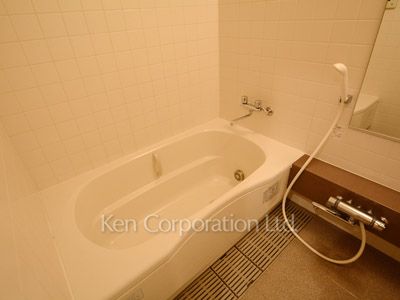 Bath ※Photo of the same layout on 17 floor. Decoration and fixture may differ.
