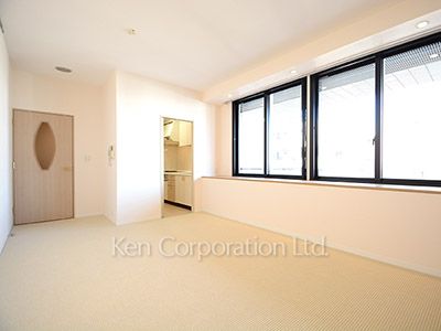 Living-Dining ※Photo of the same layout on 8 floor. Decoration and fixture may differ.