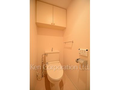 Lavatory ※Photo of the same layout on 8 floor. Decoration and fixture may differ.