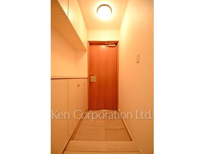 Entrance ※Photo of the same layout on 8 floor. Decoration and fixture may differ.