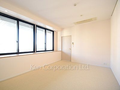 Living-Dining ※Photo of the same layout on 8 floor. Decoration and fixture may differ.