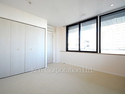 Bedroom ※Photo of the same layout on 8 floor. Decoration and fixture may differ.