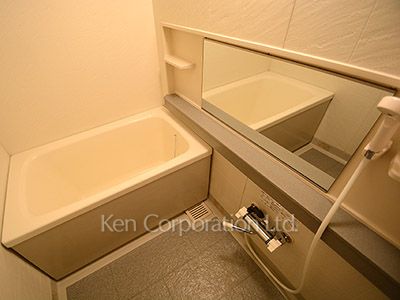 Bath ※Photo of the same layout on 8 floor. Decoration and fixture may differ.