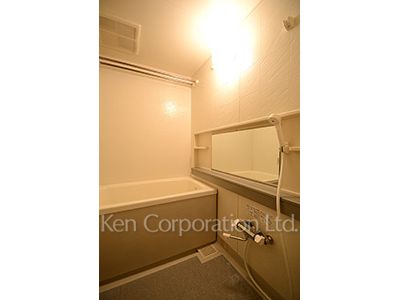 Bath ※Photo of the same layout on 8 floor. Decoration and fixture may differ.