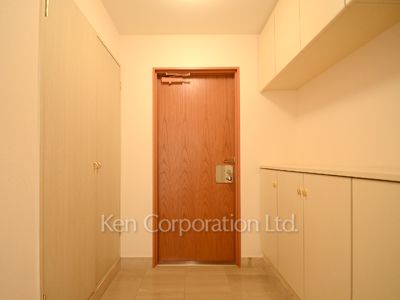 Entrance ※Photo of the same layout on 6 floor. Decoration and fixture may differ.