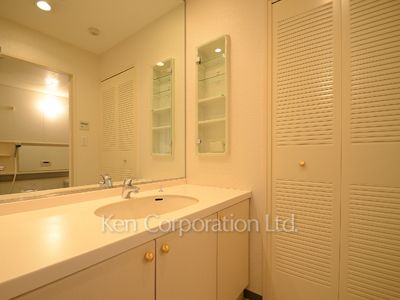 Powder Room ※Photo of the same layout on 6 floor. Decoration and fixture may differ.