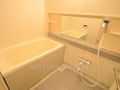 Bath ※Photo of the same layout on 6 floor. Decoration and fixture may differ.