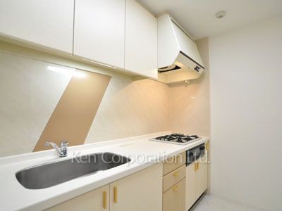Kitchen ※Photo of the same layout on 3 floor. Decoration and fixture may differ.