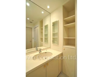 Powder Room ※Photo of the same layout on 3 floor. Decoration and fixture may differ.