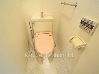 Lavatory ※Photo of the same layout on 3 floor. Decoration and fixture may differ.
