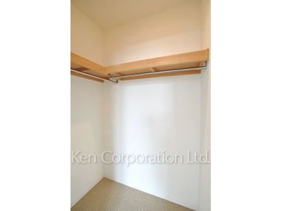 Walk-In Closet ※Photo of the same layout on 3 floor. Decoration and fixture may differ.