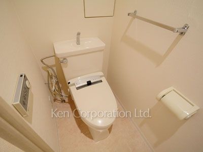 Lavatory ※Photo of the same layout on 4 floor. Decoration and fixture may differ.