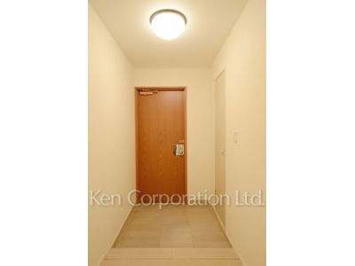 Entrance ※Photo of the same layout on 4 floor. Decoration and fixture may differ.