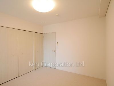 Bedroom ※Photo of the same layout on 4 floor. Decoration and fixture may differ.