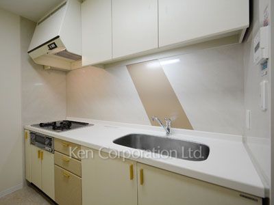Kitchen ※Photo of the same layout on 4 floor. Decoration and fixture may differ.