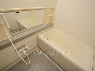 Bath ※Photo of the same layout on 4 floor. Decoration and fixture may differ.
