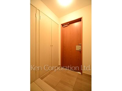 Entrance ※Photo of the same layout on 6 floor. Decoration and fixture may differ.