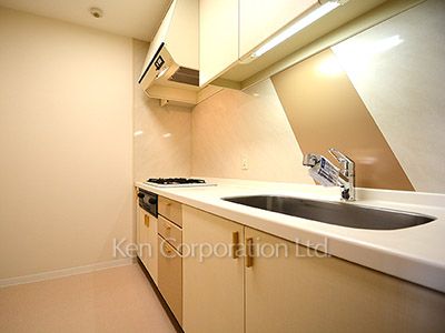 Kitchen ※Photo of the same layout on 6 floor. Decoration and fixture may differ.