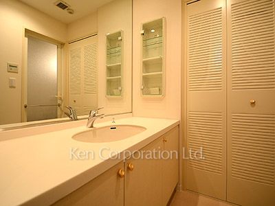 Powder Room ※Photo of the same layout on 6 floor. Decoration and fixture may differ.
