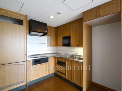 Kitchen ※Photo of the same layout on 7 floor. Decoration and fixture may differ.