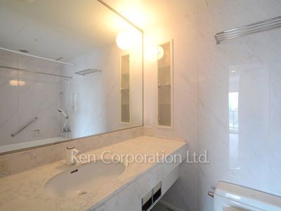 Powder Room ※Photo of the same layout on 7 floor. Decoration and fixture may differ.