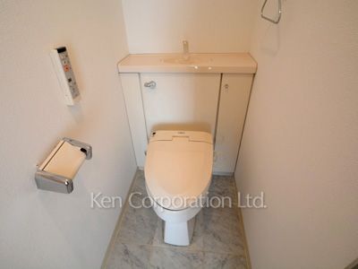 Lavatory ※Photo of the same layout on 7 floor. Decoration and fixture may differ.