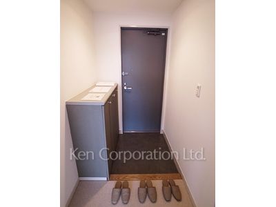 Entrance ※Photo of the same layout on 9 floor. Decoration and fixture may differ.