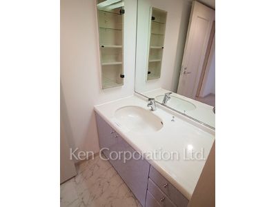 Powder Room ※Photo of the same layout on 9 floor. Decoration and fixture may differ.