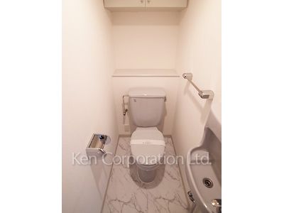 Lavatory ※Photo of the same layout on 9 floor. Decoration and fixture may differ.