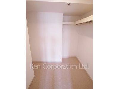 Closet ※Photo of the same layout on 9 floor. Decoration and fixture may differ.