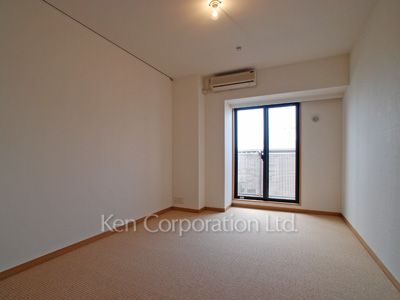 Bedroom ※Photo of the same layout on 10 floor. Decoration and fixture may differ.