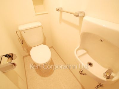 Lavatory ※Photo of the same layout on 10 floor. Decoration and fixture may differ.