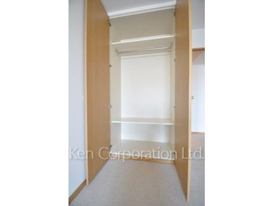 Closet ※Photo of the same layout on 10 floor. Decoration and fixture may differ.