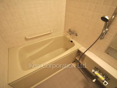 Bath ※Photo of the same layout on 10 floor. Decoration and fixture may differ.