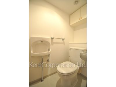 Lavatory ※Photo of the same layout on 10 floor. Decoration and fixture may differ.