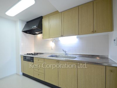 Kitchen ※Photo of the same layout on 14 floor. Decoration and fixture may differ.