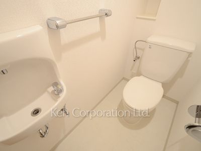Lavatory ※Photo of the same layout on 14 floor. Decoration and fixture may differ.