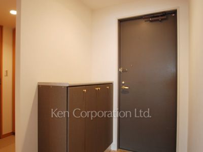 Entrance ※Photo of the same layout on 8 floor. Decoration and fixture may differ.