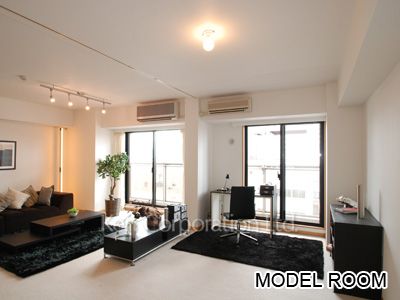 Living-Dining ※Photo of the same layout on 8 floor. Decoration and fixture may differ.