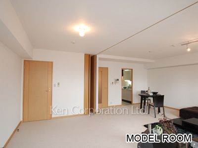 Living-Dining ※Photo of the same layout on 8 floor. Decoration and fixture may differ.