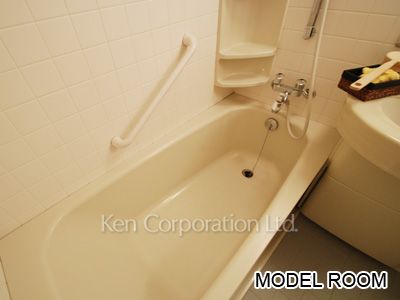 Bath ※Photo of the same layout on 8 floor. Decoration and fixture may differ.