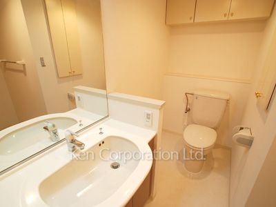 Powder Room ※Photo of the same layout on 7 floor. Decoration and fixture may differ.